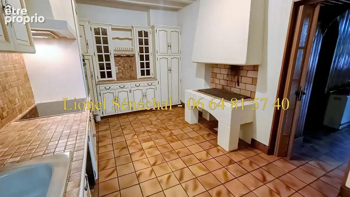 Maison de ville atypique avec ses superbes façades extérieures en pierre de 118 m2 habitables (160 m2 au sol) - photo 6