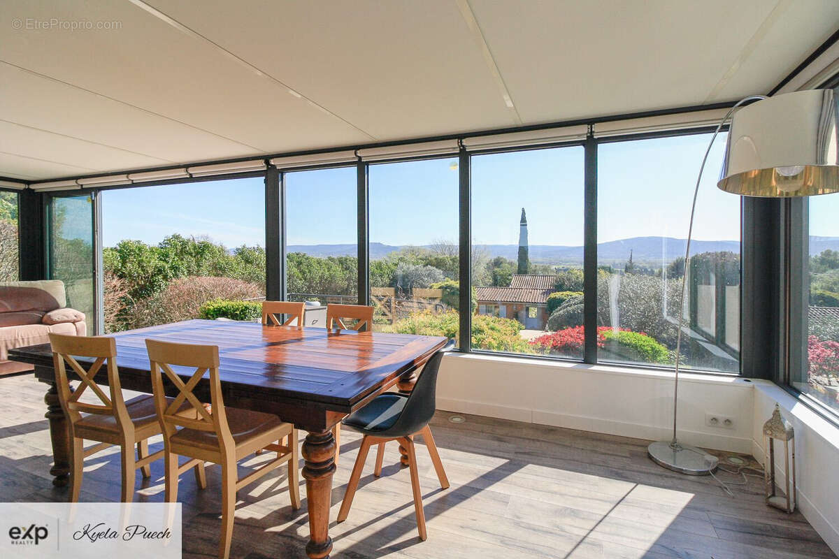 Kyela Puech- ep luxury présente villa de 2 chambres avec deux studios indépendants, piscine, terrain constructible, vue imprenable sur Villelaure, proche Pertuis et Aix-en-Provence - Maison à VILLELAURE