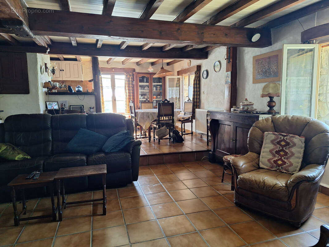 Grande maison de village en pierre avec jardin et dépendances - photo 16