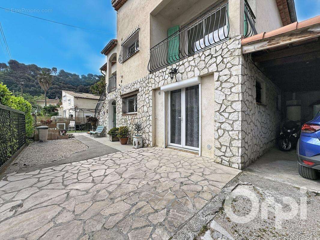 Cagnes Sur Mer, haut de maison, 3 pièces 82 m² - terrasse - parking - - photo 3