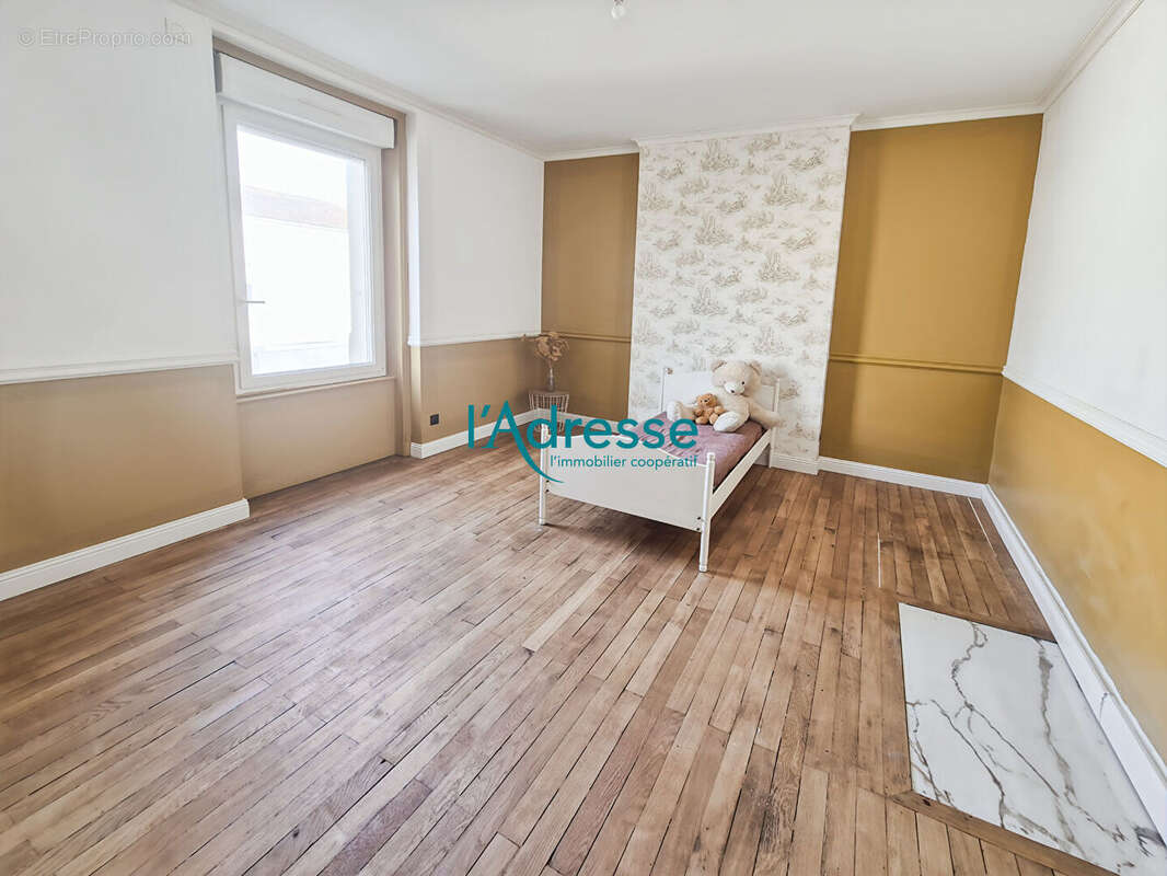 Maison à LA CHAPELLE-SAINT-FLORENT