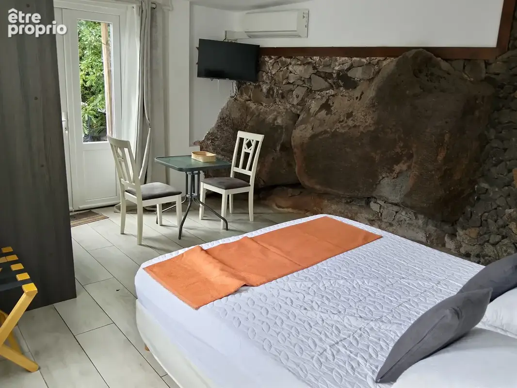 A VENDRE   TERRE-SAINTE Appartement T1/T2 avec piscine - photo 3