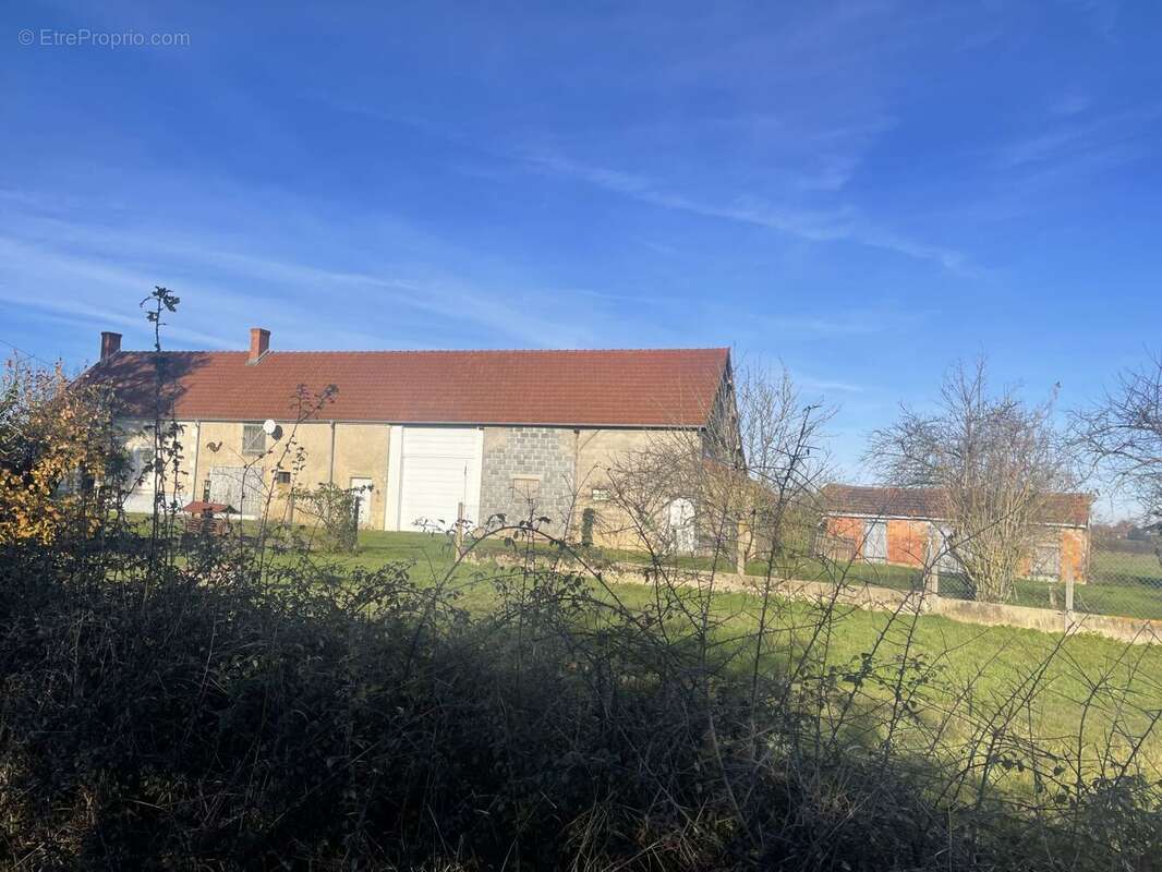Maison à SAINT-HILAIRE-EN-LIGNIERES