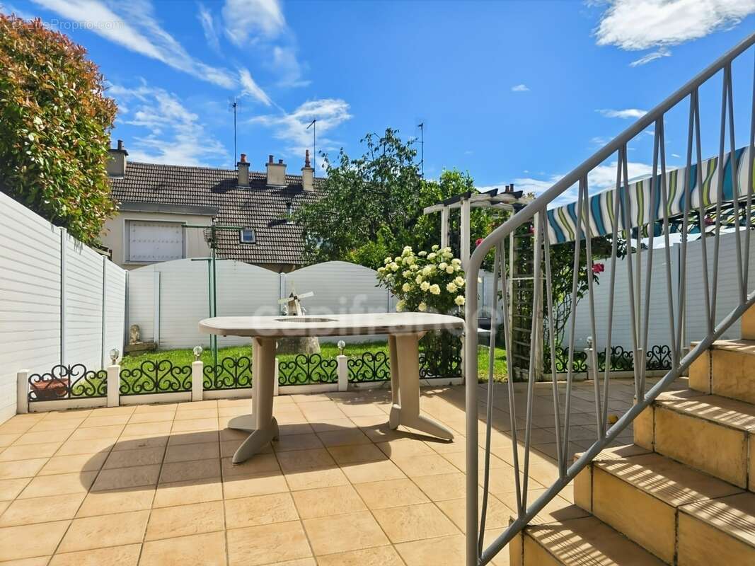 Une belle opportunité entre Les Maillets et Premartine ! Maison familiale de 94 m² idéalement située, qui n'attend plus que votr - photo 17