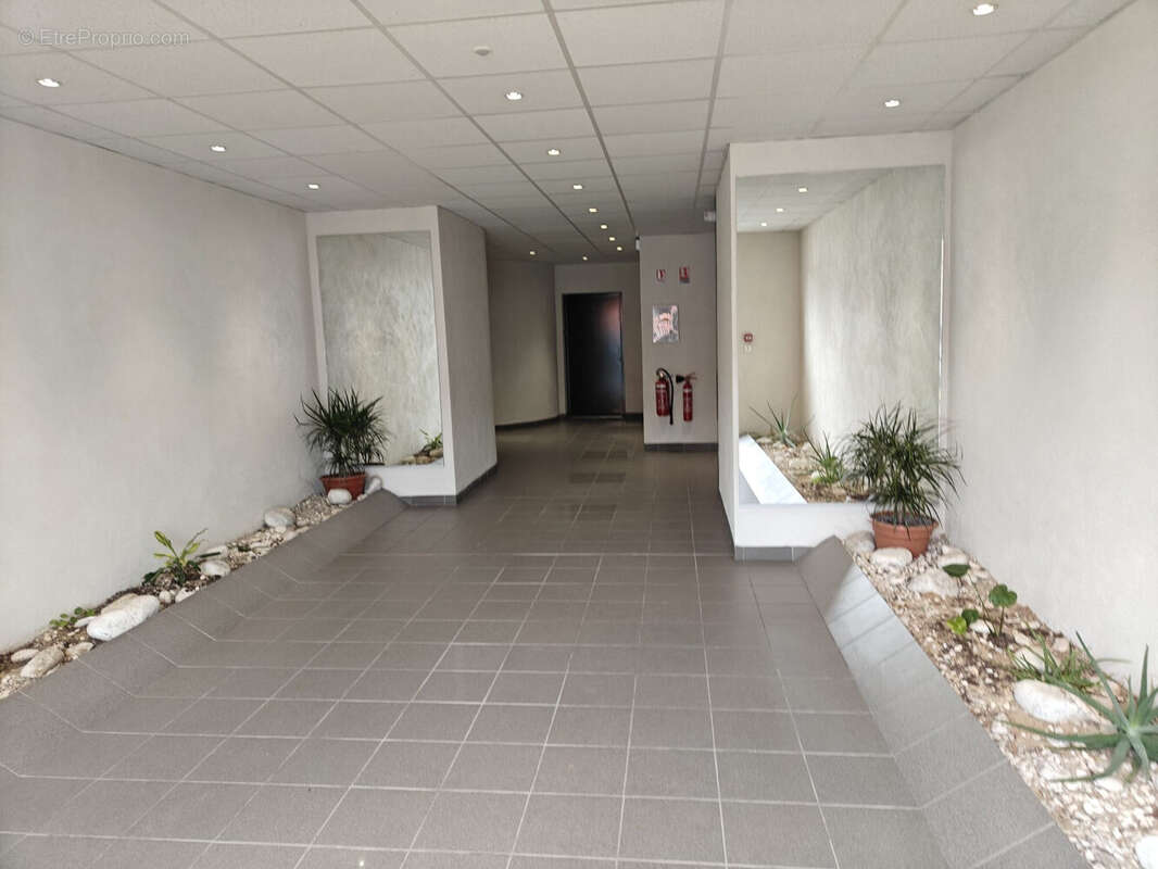 Commerce 120 m² à Brignais  - photo 7