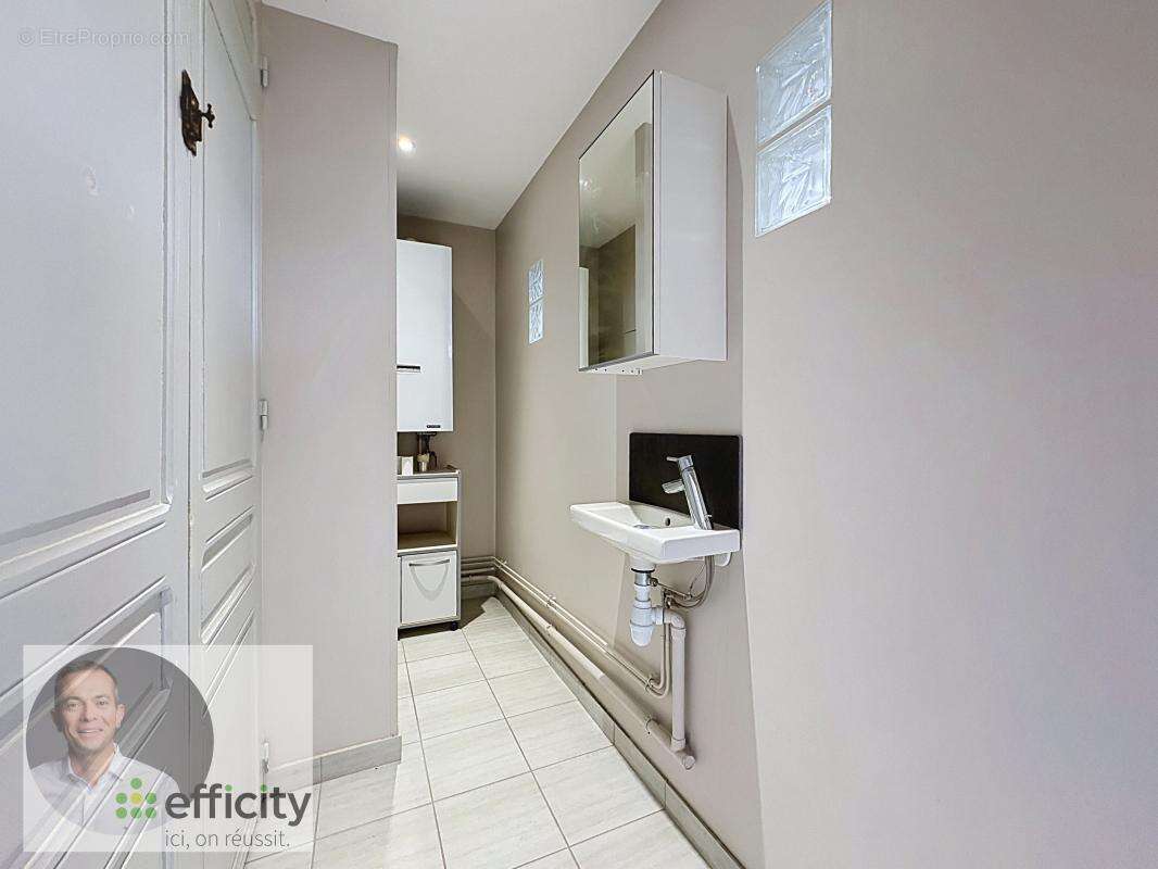 Maison 180 m² à Saint-Yorre  - photo 5
