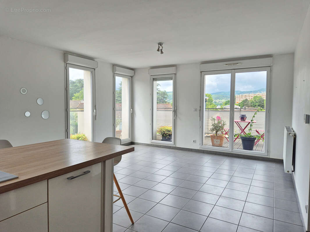 Appartement à NEUVILLE-SUR-SAONE