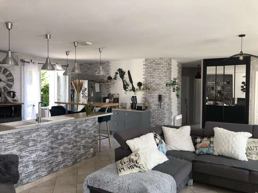 Maison à LA CHAPELLE-SUR-OREUSE