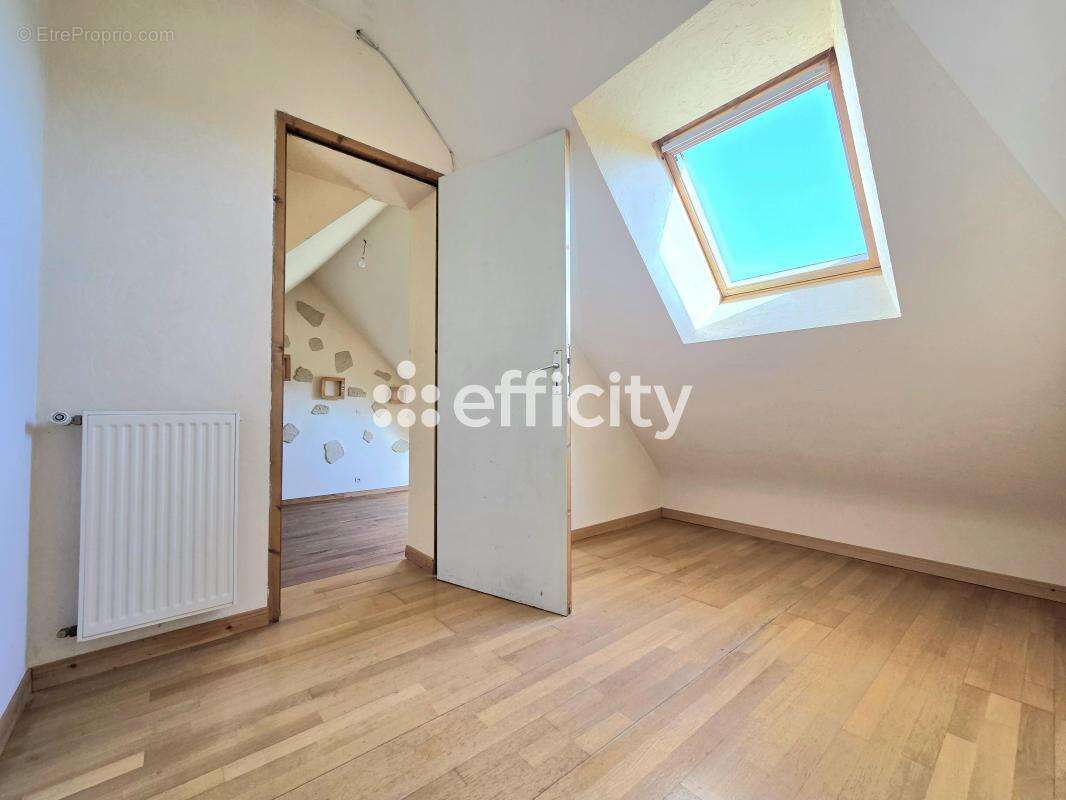 Maison 143 m² à Courtillers  - photo 14