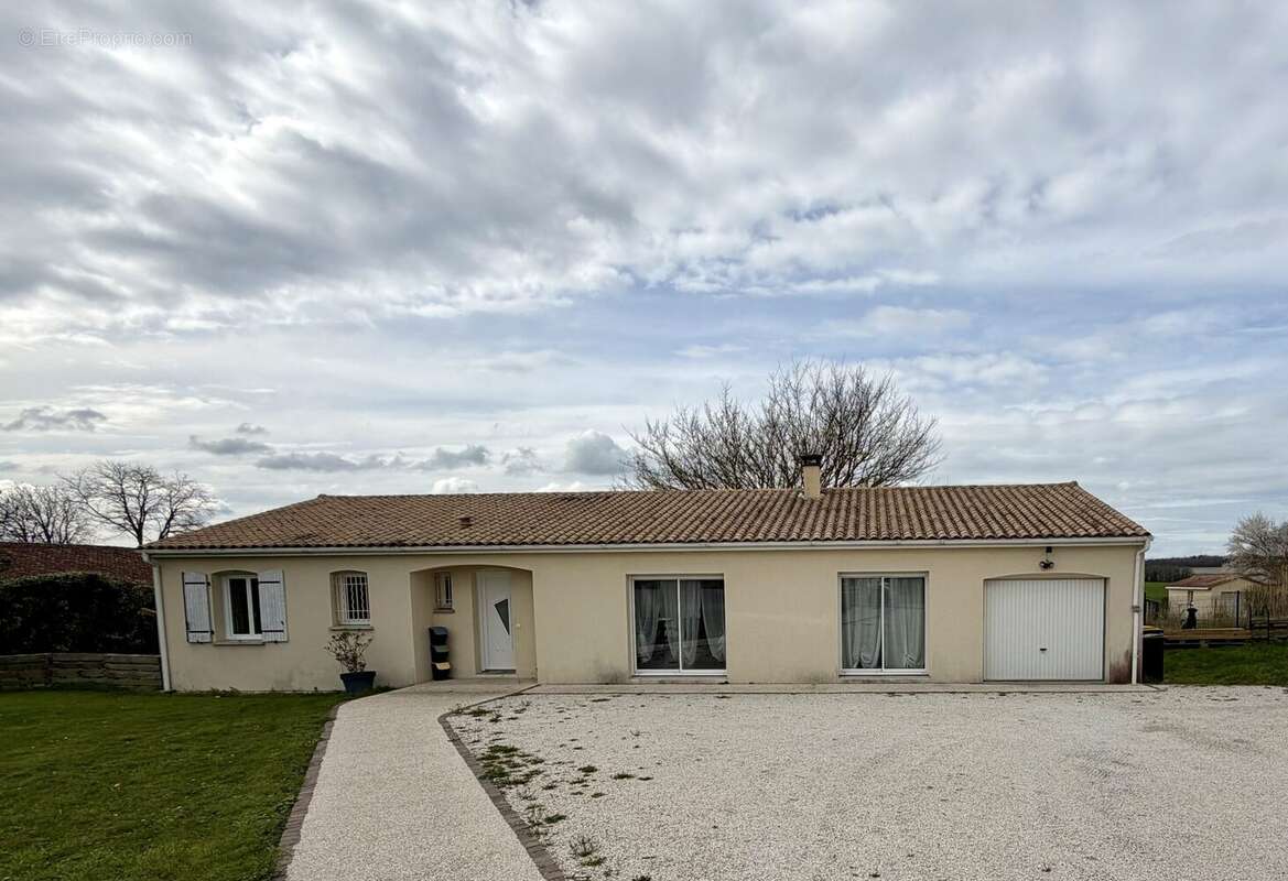 Maison à VOULGEZAC