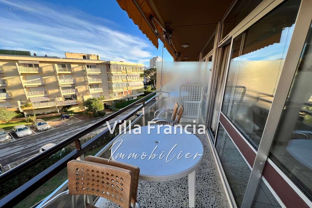 Appartement à SAINT-LAURENT-DU-VAR