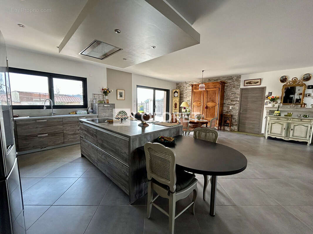 Maison à MONTMIREY-LE-CHATEAU