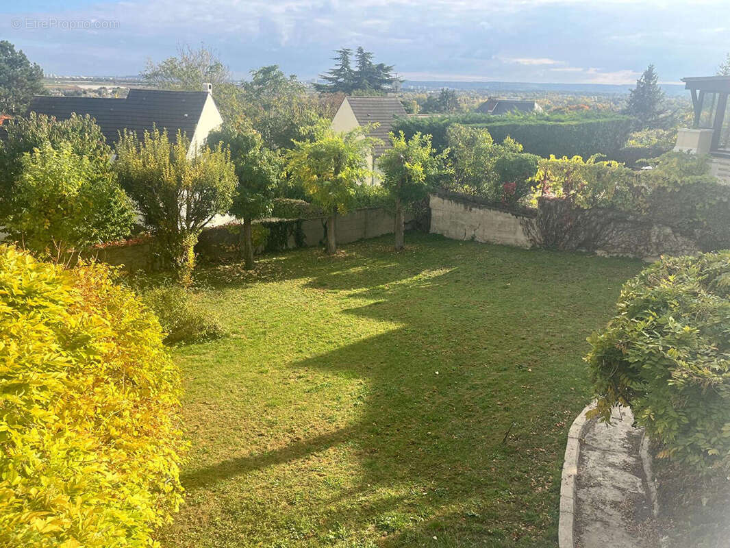 Maison à LE MESNIL-LE-ROI