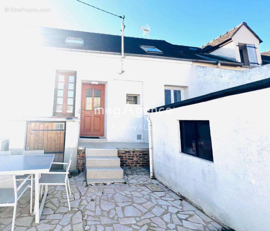 Maison à VILLENEUVE-LA-GUYARD