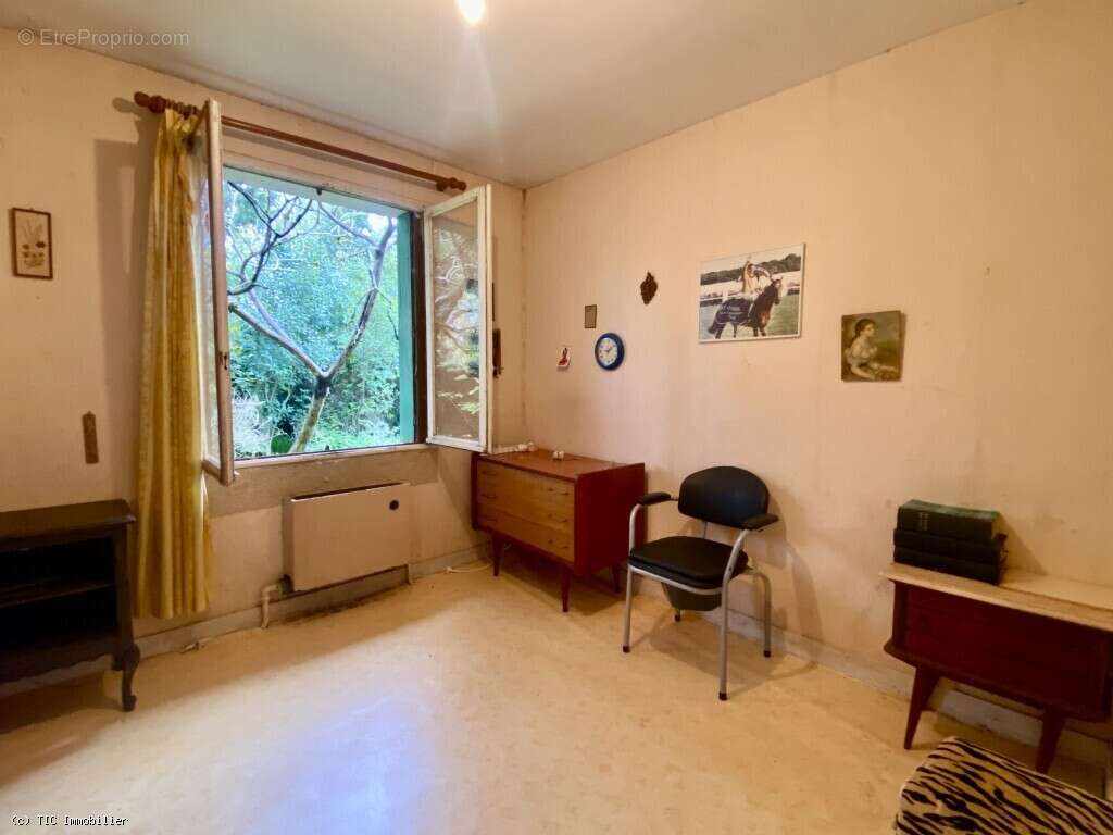Prix Négociable : Maison Plain Pied à Rénover centre Aunac - photo 19