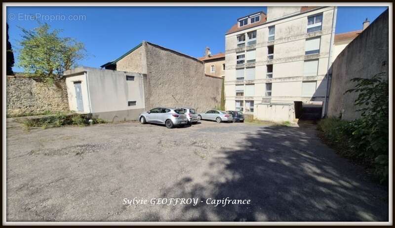 Parking à SAINT-NICOLAS-DE-PORT