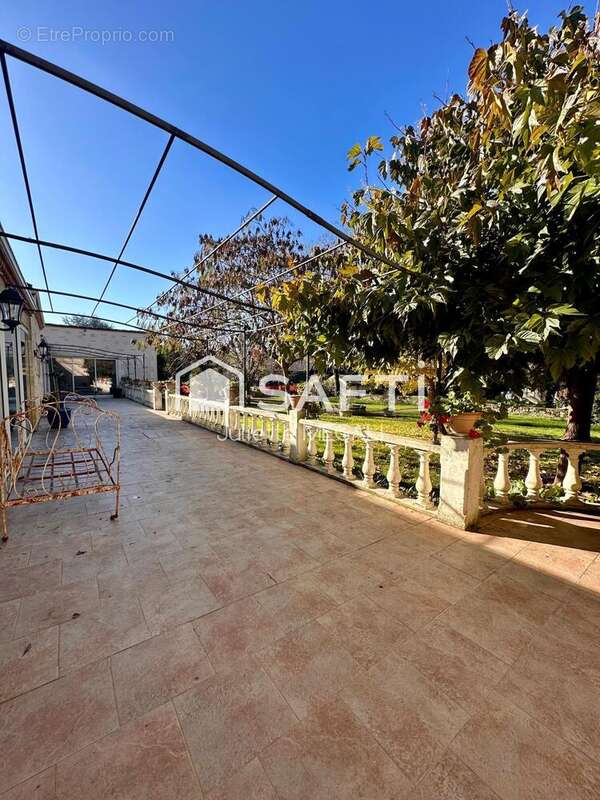 Maison 385 m² à Montpeyroux  - photo 2