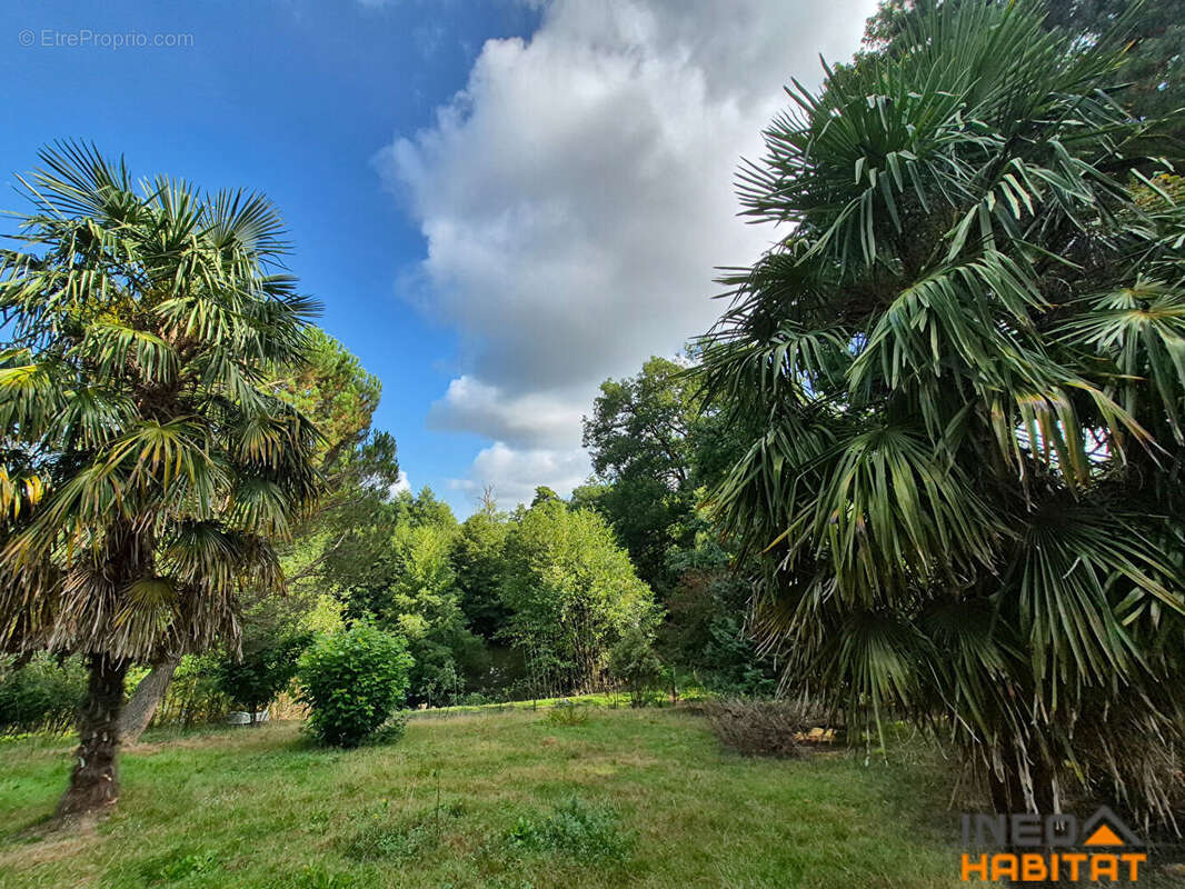 Maison à BOURG-DES-COMPTES