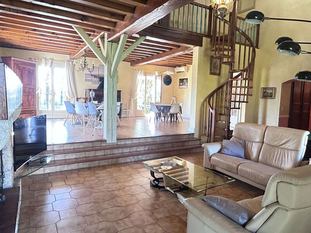 Maison à SAINTE-LIVRADE-SUR-LOT