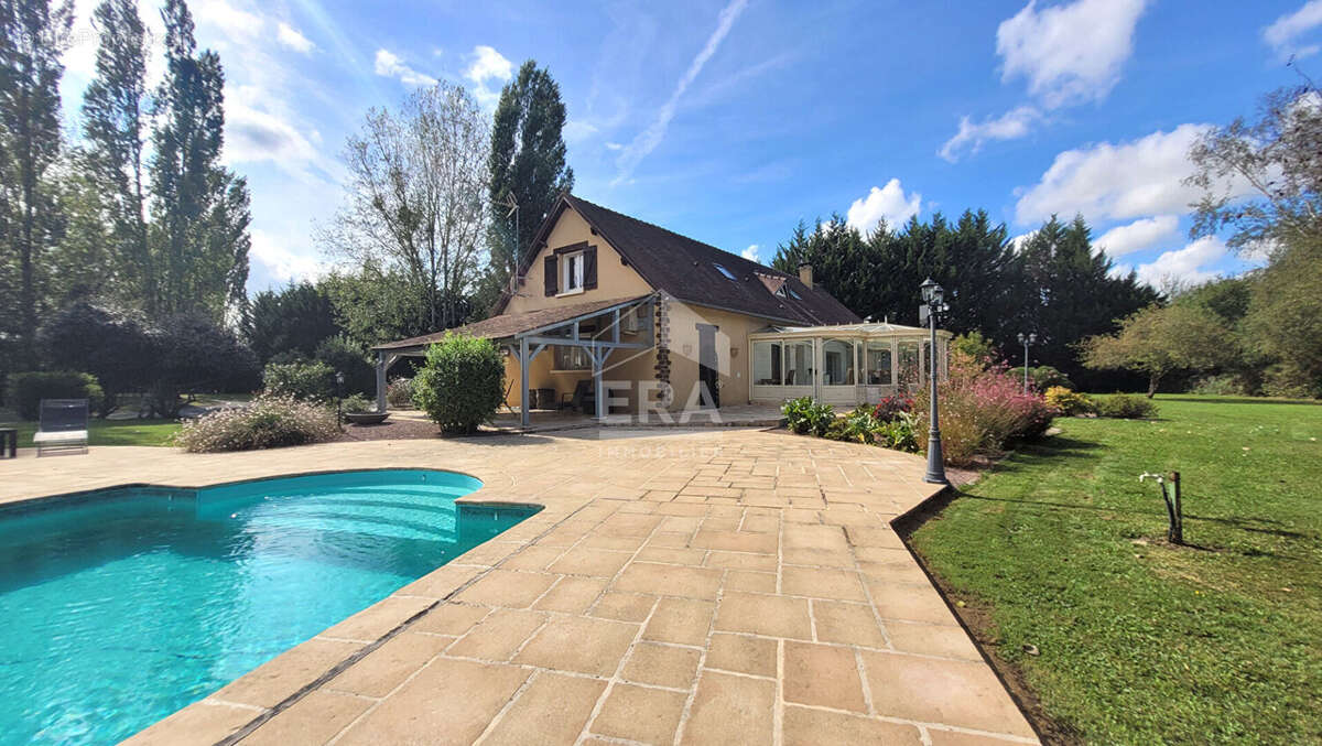 Demeure de caractère de 286m² habitable avec piscine au sel et prestations de qualité - photo 13