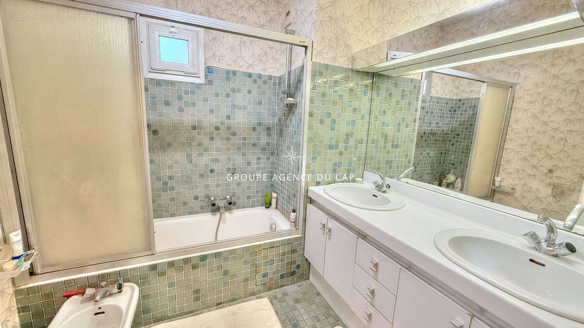 Valescure les golfs bel appartement 4 pieces de 95 m2 en dernier etage avec garage - photo 8