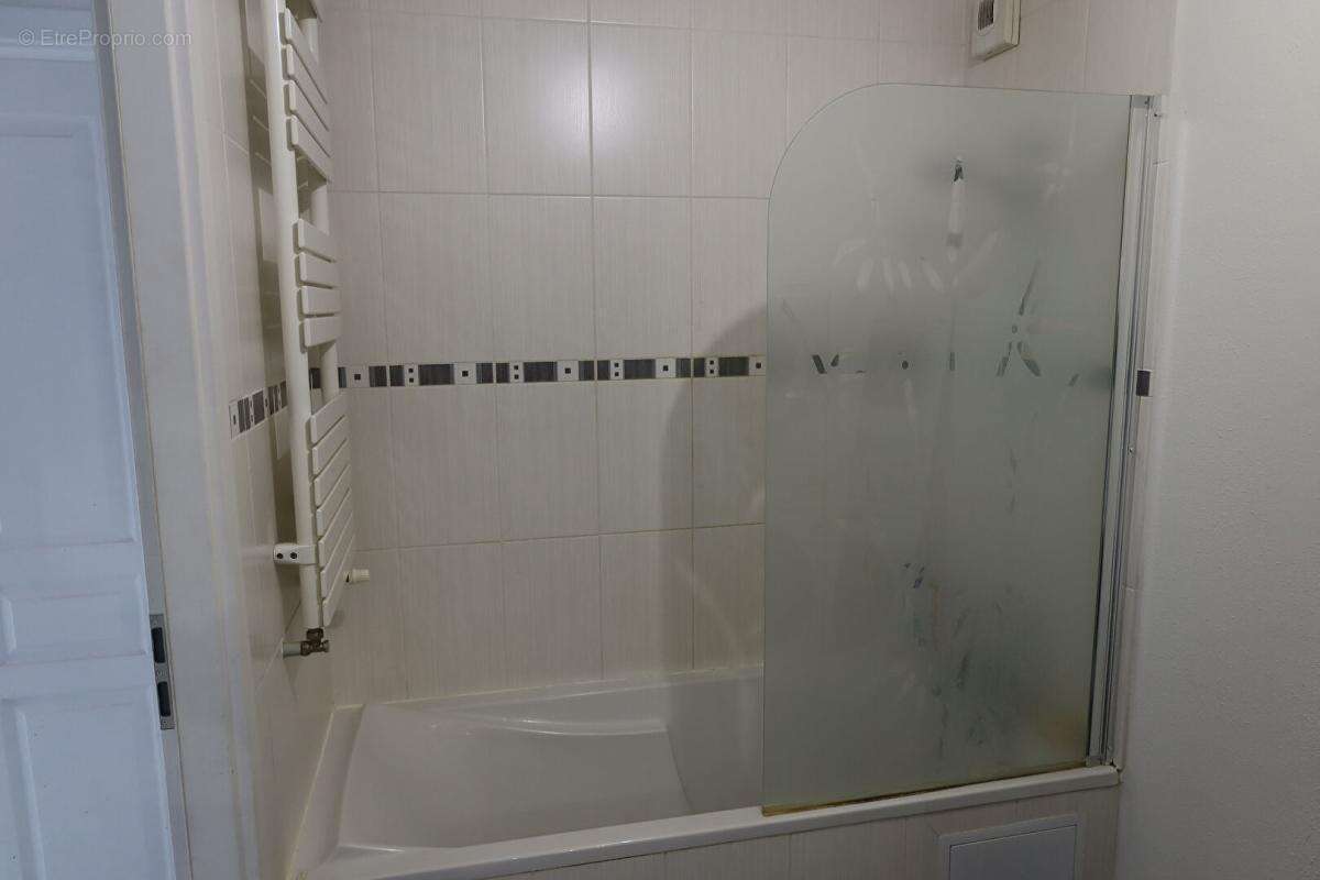 Appartement à MISEREY-SALINES