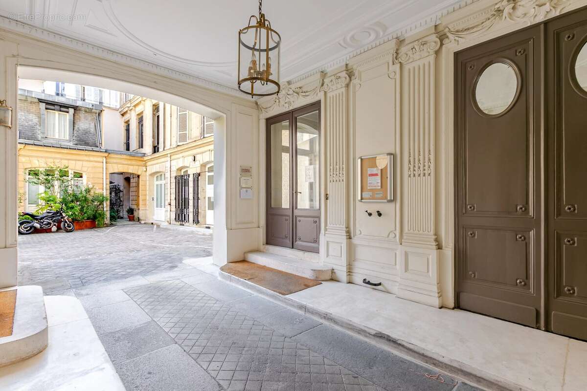 Monceau.  Appartement  lumineux de 4 pièces de 117m² en étage élevé. - photo 19