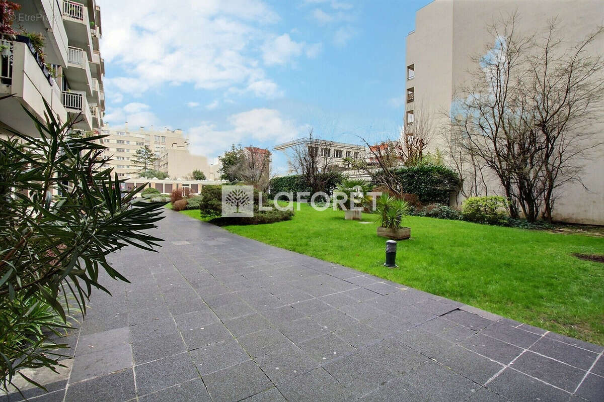 Appartement à COURBEVOIE
