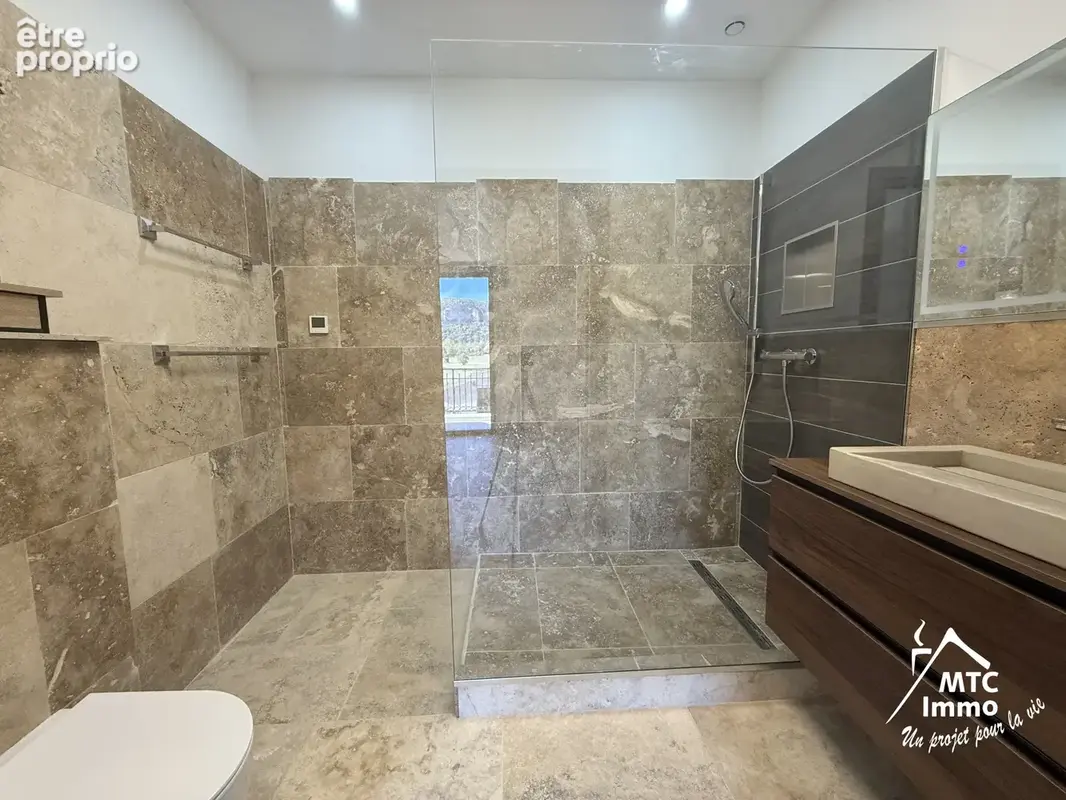 Triplex en pierre 182 m2 type maison de village haut standing 5 chambres piscine - photo 15