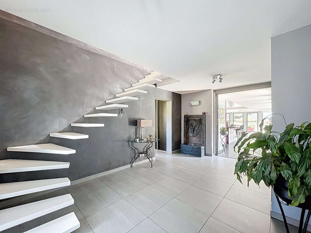 Maison à DINGY-SAINT-CLAIR