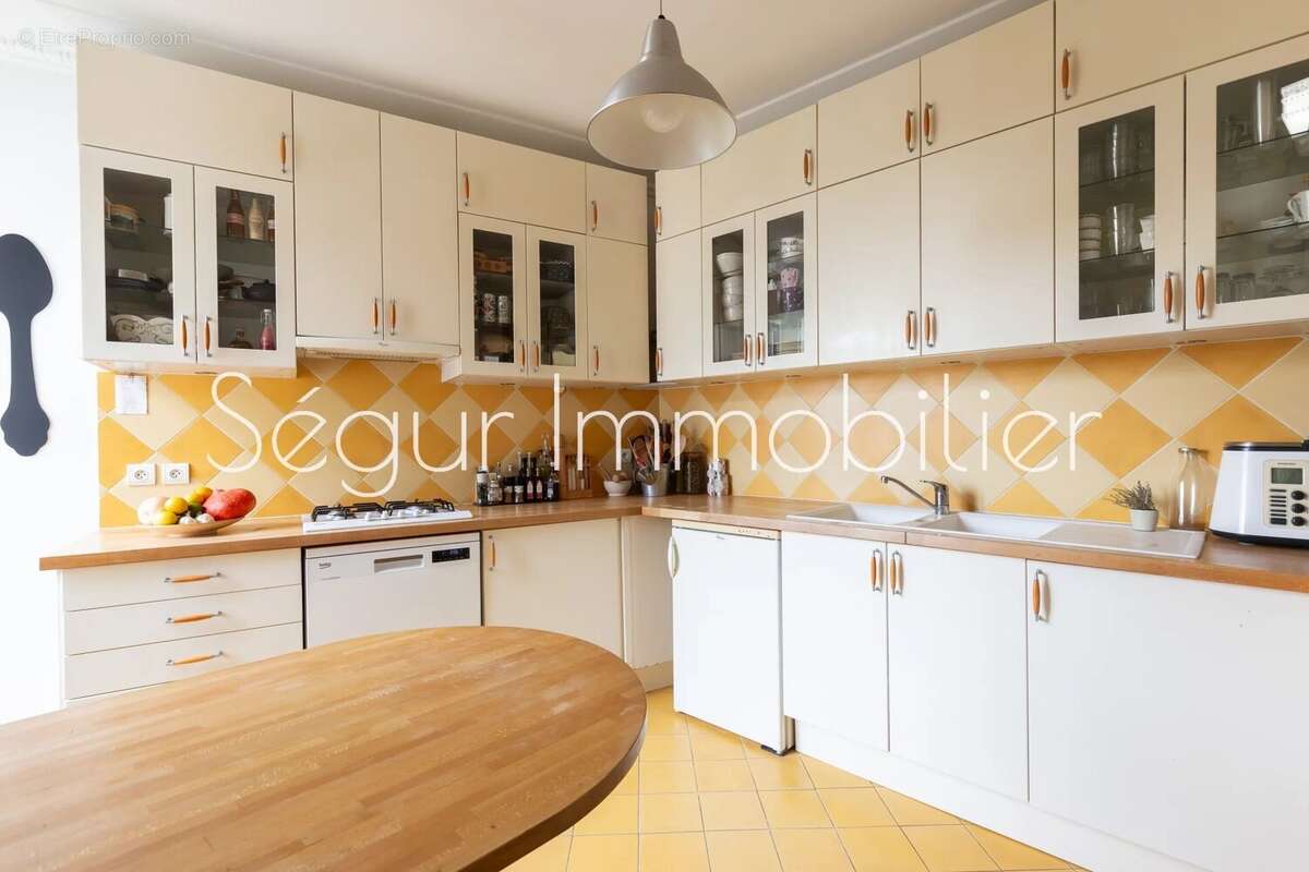 Appartement à PARIS-15E