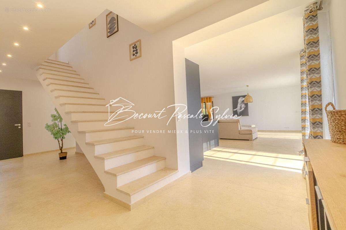 Maison à SAINT-SATURNIN-LES-APT