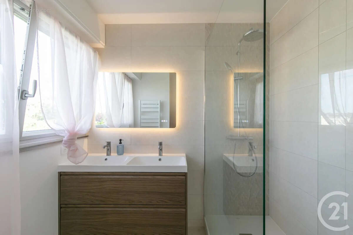Appartement à SAINT-MAUR-DES-FOSSES