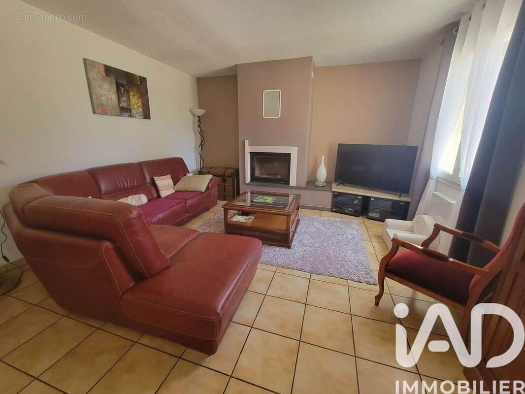 Maison 108 m² à Saint-Salvy-De-La-Balme  - photo 5