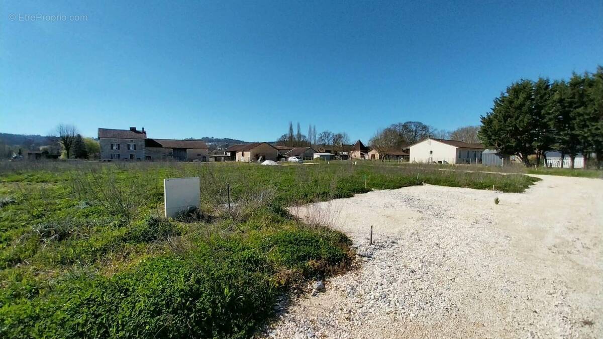 Terrain à TRELISSAC