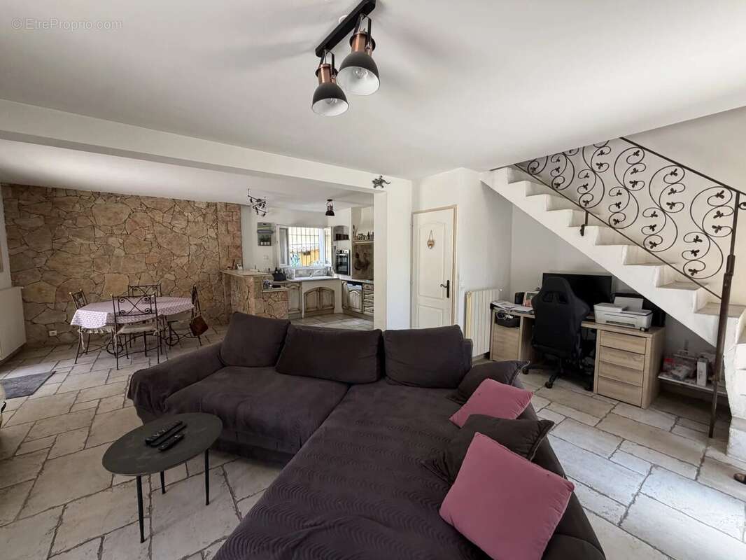 Maison à PEILLE
