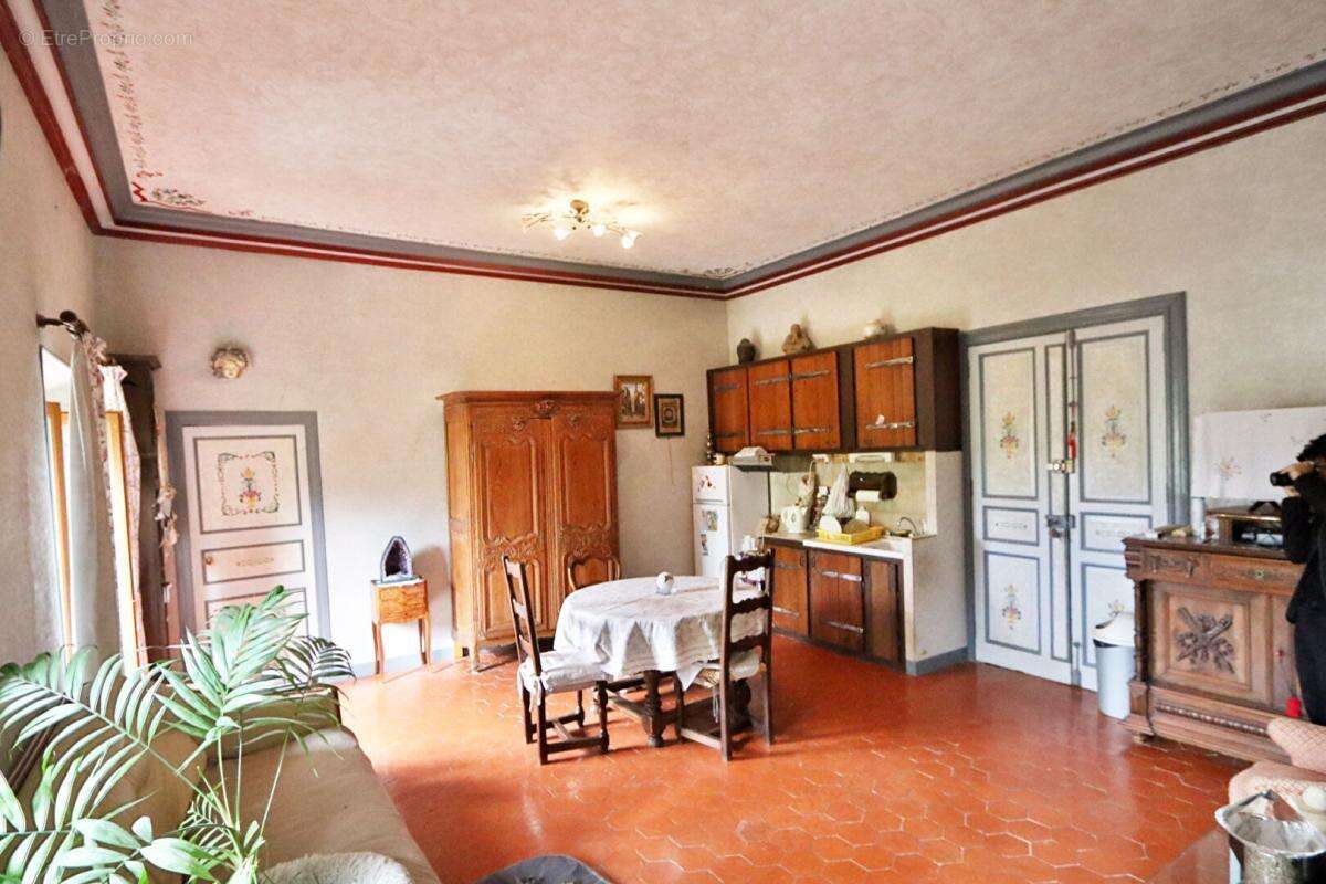 Maison à FONTCOUVERTE