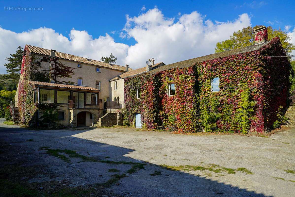 Maison à CASTANET-LE-HAUT