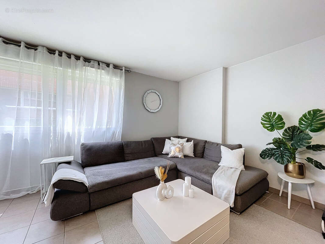 Appartement T3 77m2 dans une résidence sécurisée avec parking privé en sous-sol - photo 3