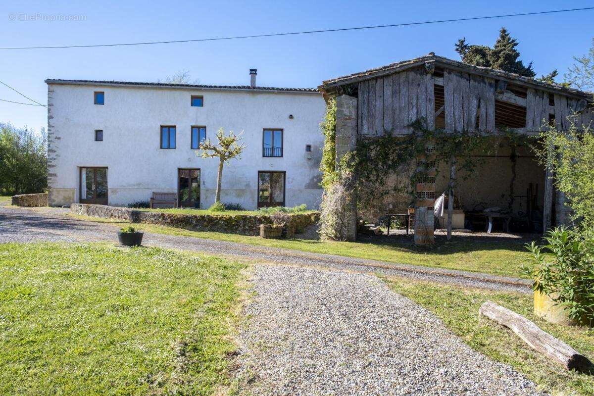 Maison à ESCUEILLENS-ET-SAINT-JUST-DE-BELENGARD