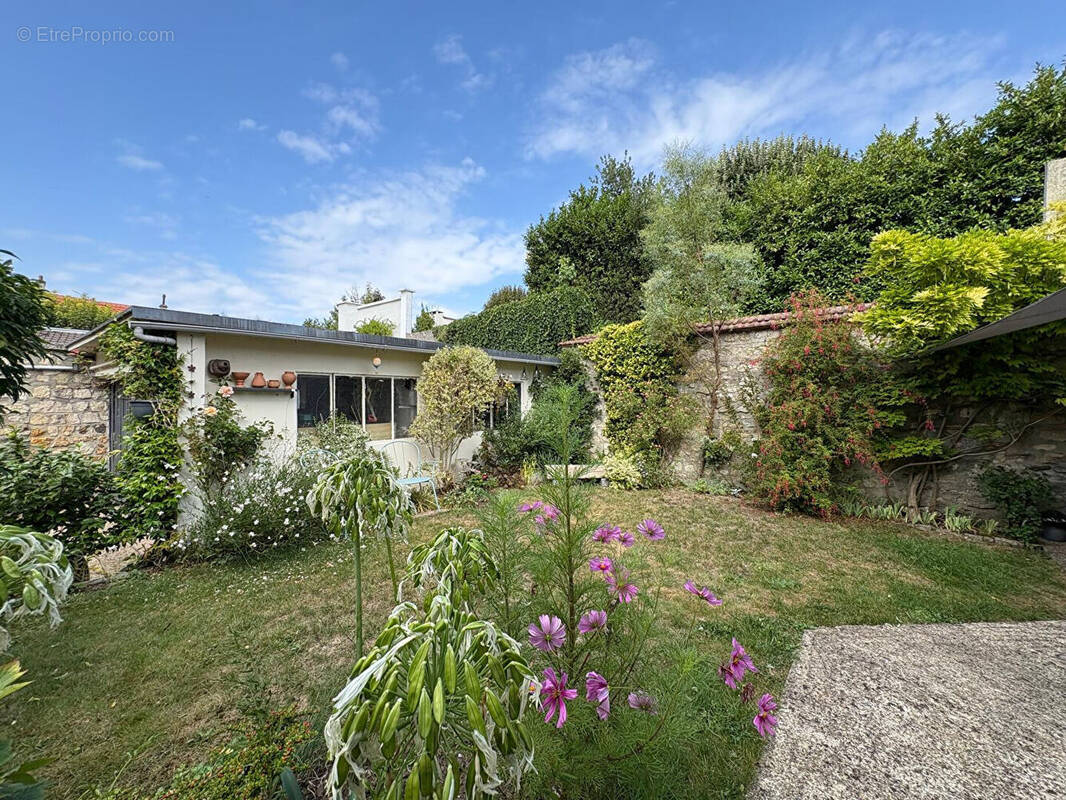 Maison à MAURECOURT