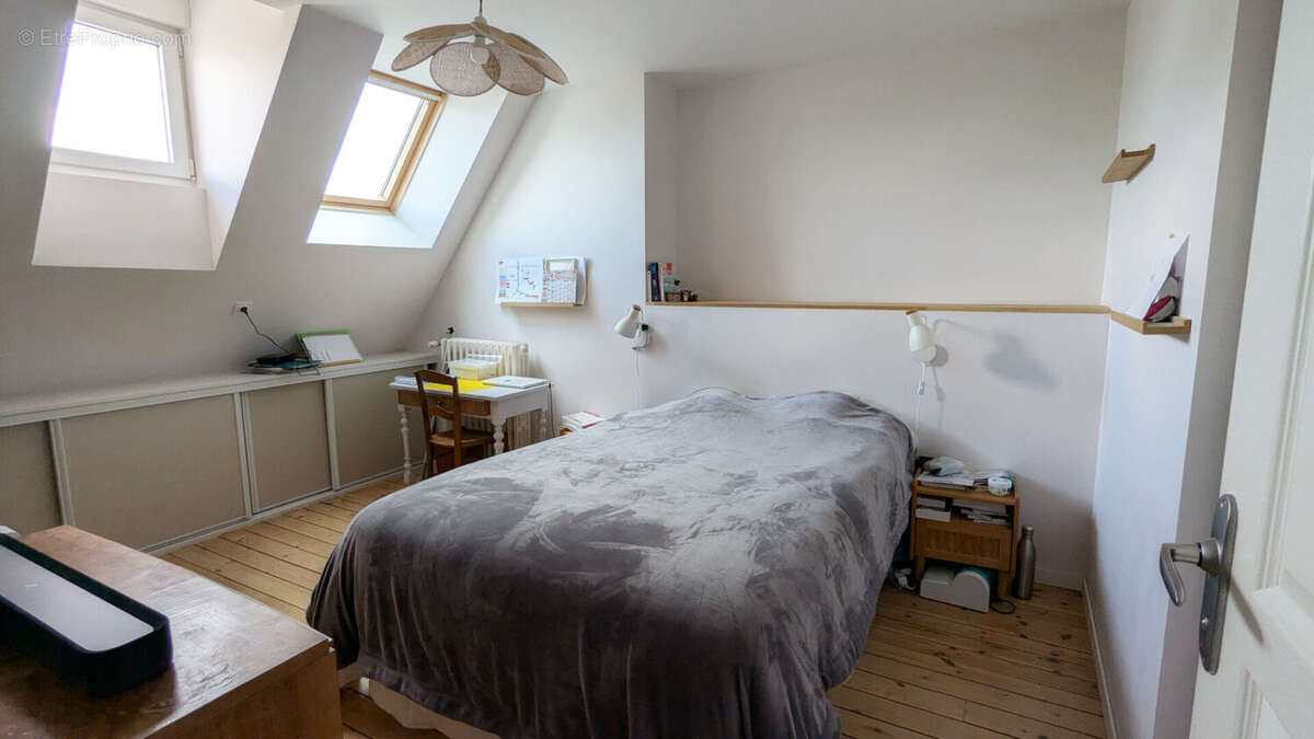 ACHAT-VENTE LAVAL Maison/Appartement  hyper centre - photo 6