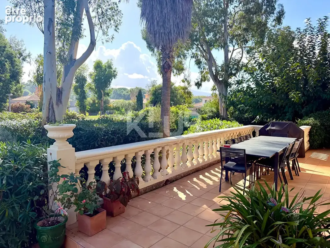Villa T5 avec piscine, grand jardin et sous sol de 169m2 - photo 5