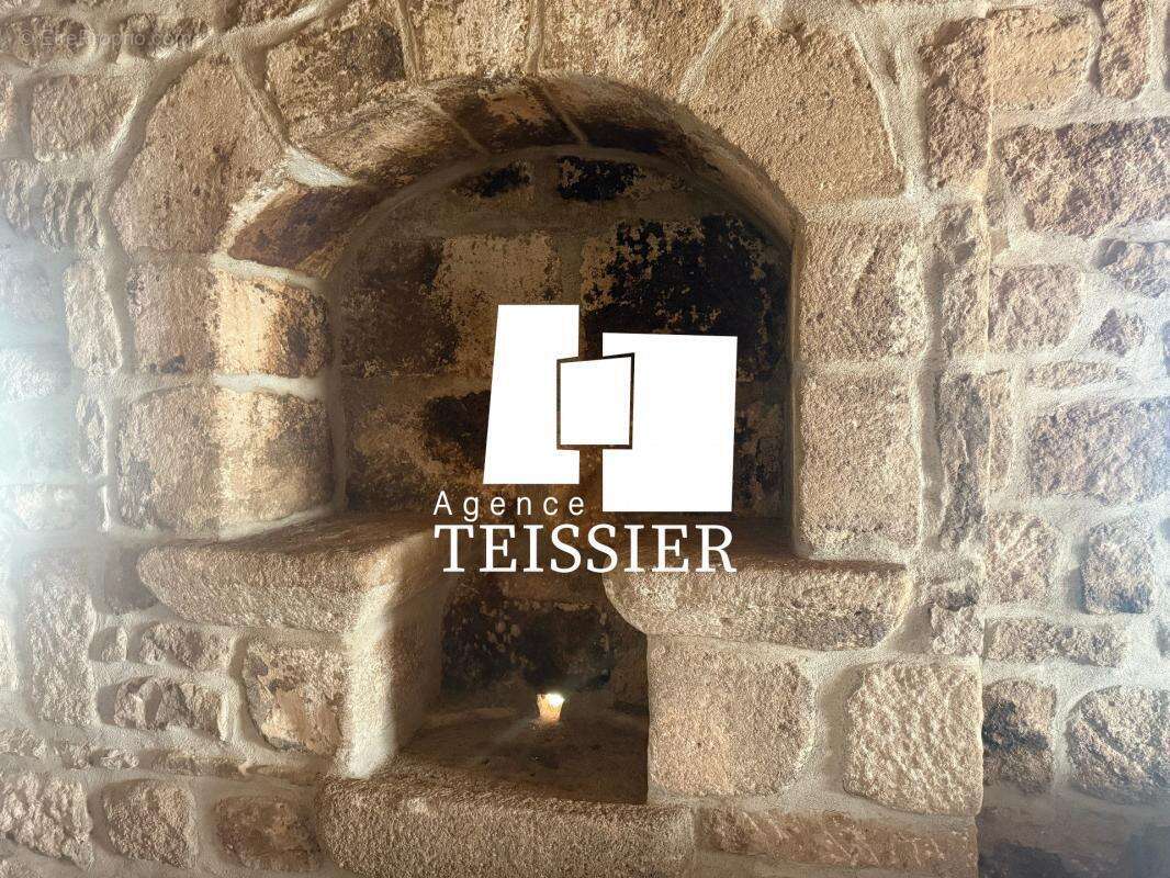 Maison à LES ASSIONS