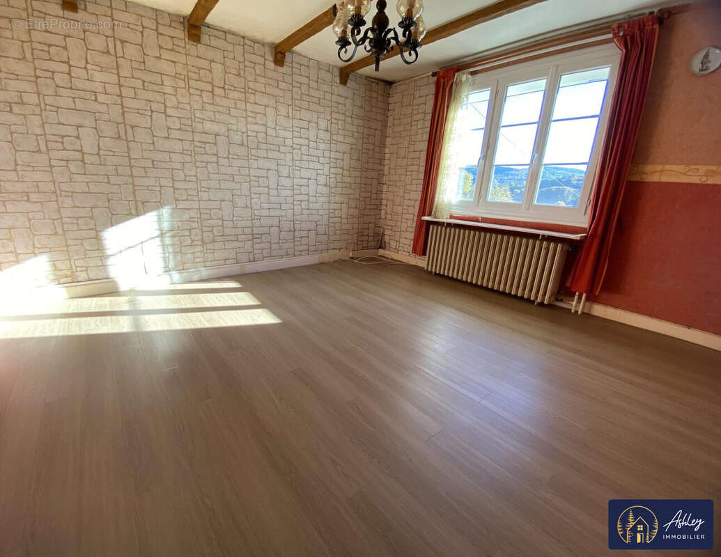 Maison 3 pièces YDES - Maison à YDES