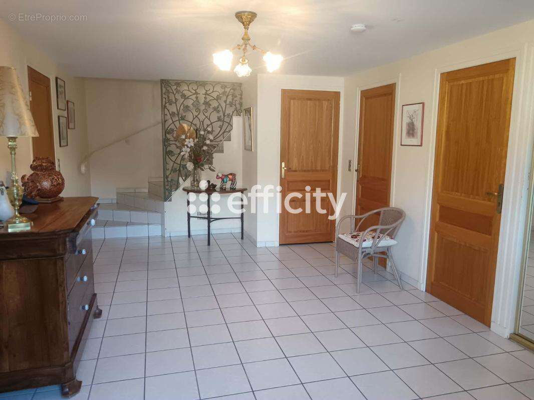 Maison 203 m² à Saint-Just-Saint-Rambert  - photo 15