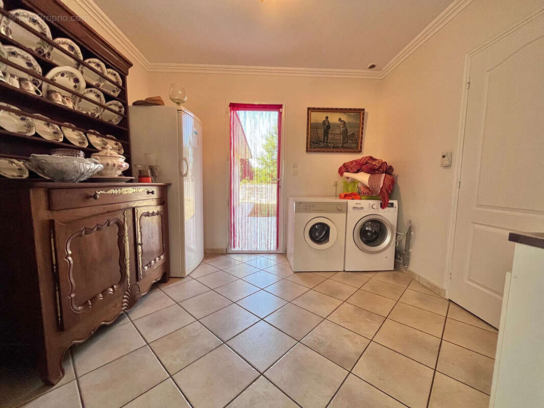 A VENDRE - Maison Le Cloitre Saint Thegonnec 5 pièce(s) - photo 7
