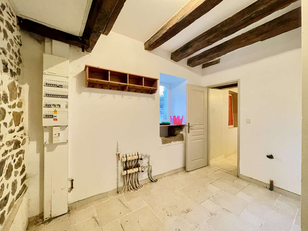 Maison à LESIGNAC-DURAND