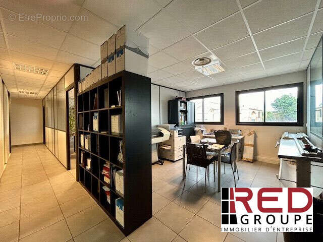 Commerce à EGUILLES