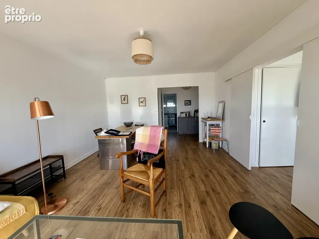 Appartement T4 traversant entièrement rénové   Balcon vue dégagée   Cellier   Parking - photo 2
